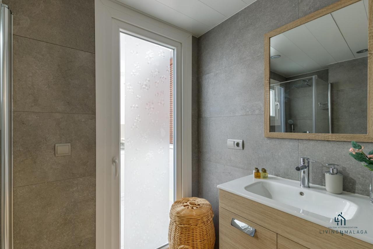 Appartamento Living4Malaga Theatre Square Terrace Esterno foto